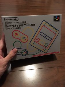 ニンテンドークラシックミニ　スーパーファミコン　箱の外観