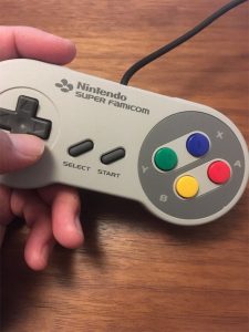 ニンテンドークラシックミニ　スーパーファミコン　コントローラ外観