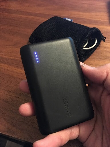 ANKER PowerCore 10000 持ったところ