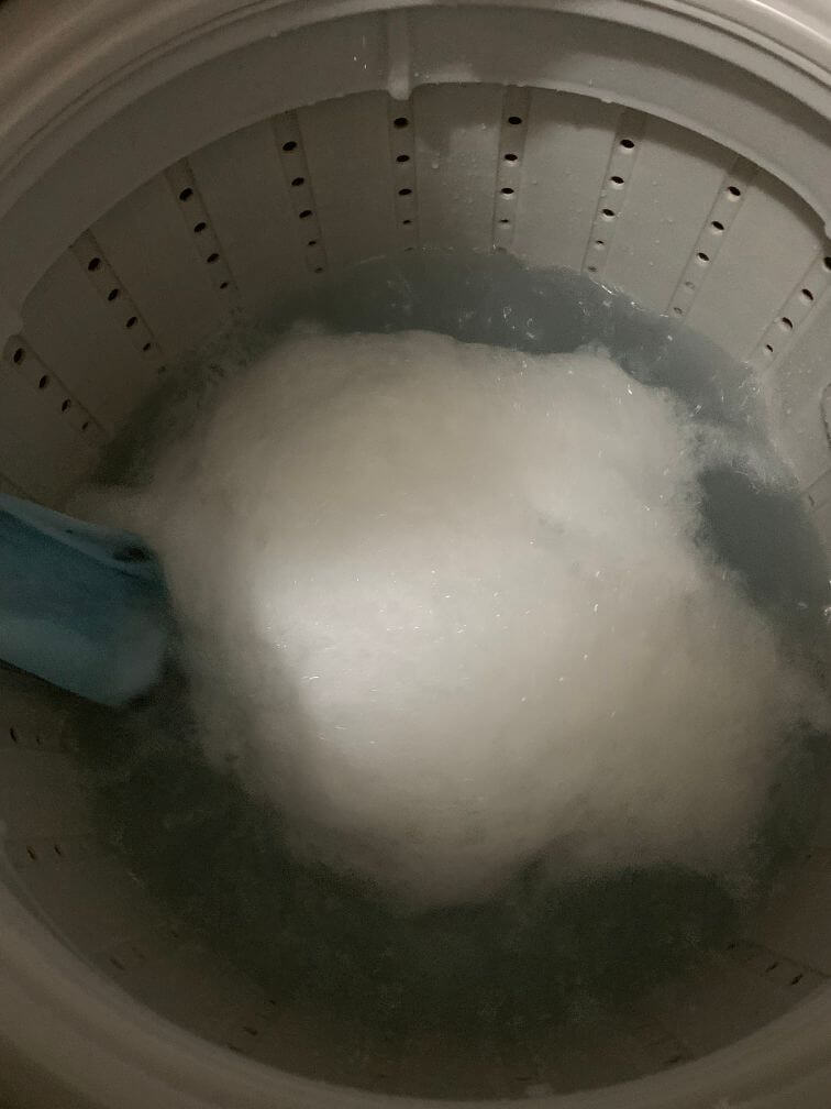 洗濯洗剤の溶け残りを防ぐ方法 泡立った様子